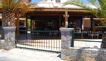HAB5624 – Large property consisting of a restaurant and a first floor apartment in Havania, Agios Nicolaos 