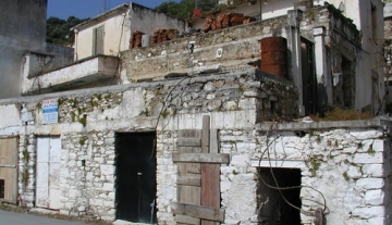ANTH1125-gr - Παλιό πετρόκτιστο σπίτι 150 τ.μ. στο χωριό Χουμεριάκο