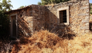 SΤΗ8523 – Traditional house of 100m² in the village of Skinia