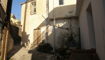 ANTH6458 – Old property of 150m2 in Choumeriako.